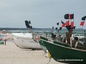 Unieście - kutry rybackie na plaży